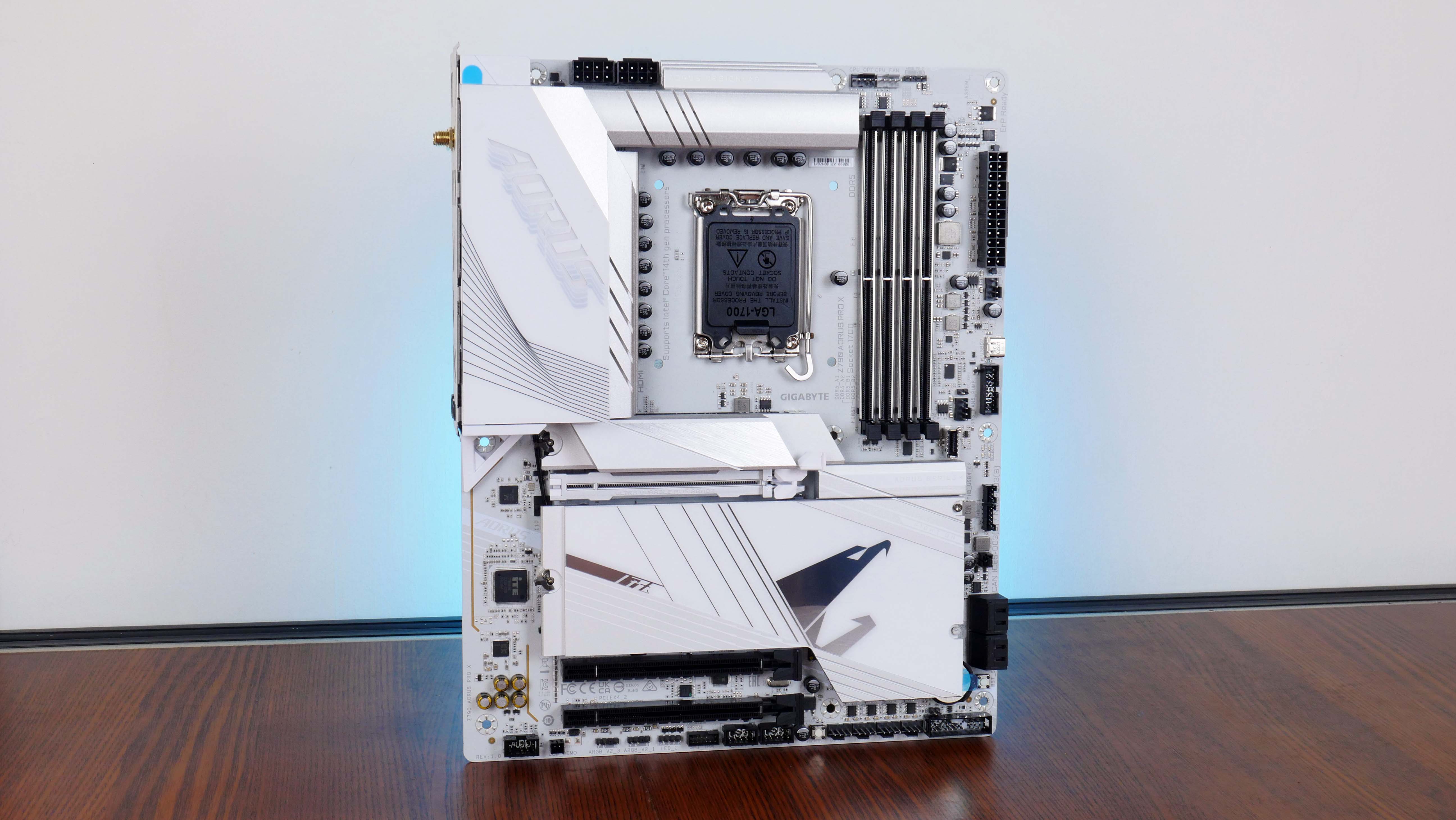 Aorus white cheap